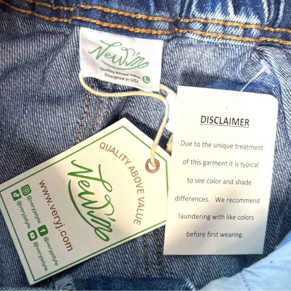 Mid Rise Wide Leg Barrel Jeans Size Large - Very J - NWT - Picture 11 of 12